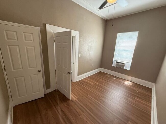 Building Photo - Downtown Pensacola - 2 bedroom, 1 bathroom...