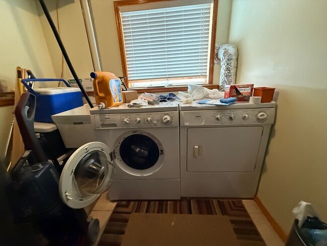 Building Photo - Spacious 5 Bedroom Home in Andover | Finished Walkout | 3-Car Garage