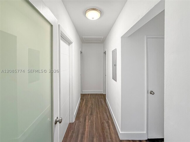 Building Photo - 3128 Coconut Grove Dr