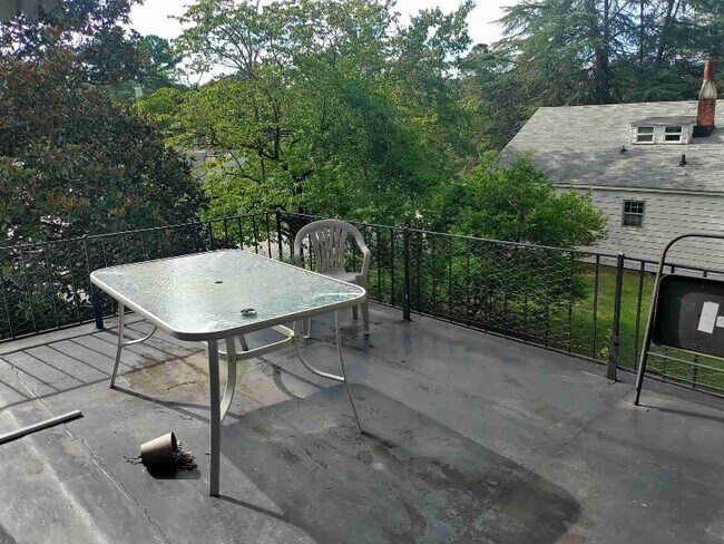 Building Photo - 708 Pilot Ave