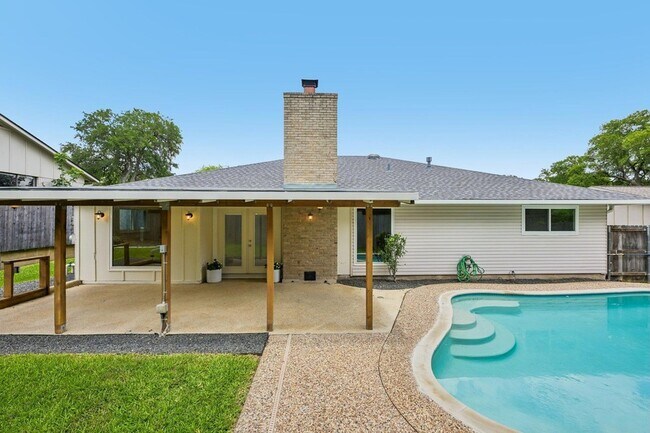 Building Photo - 2717 Charlesworth Dr
