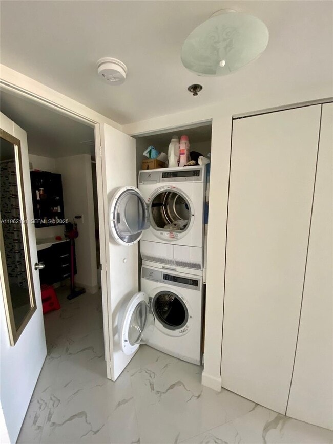 Building Photo - 210 174th St