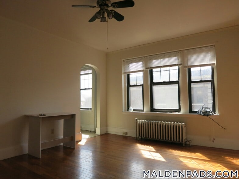 Building Photo - 349 Pleasant St