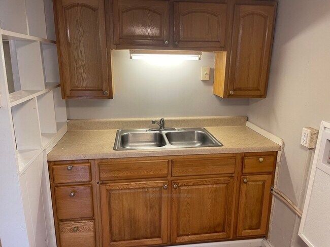 Building Photo - 2837 Woodrow Dr