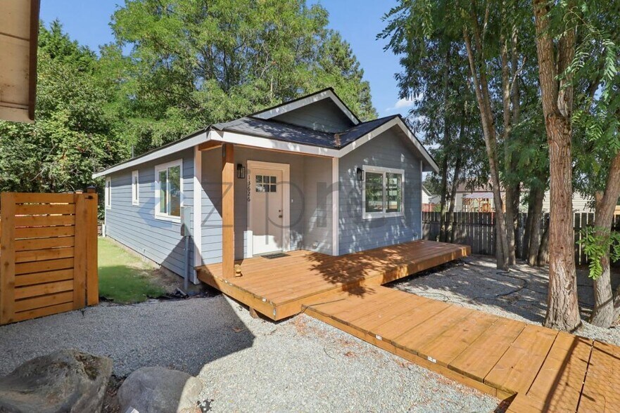 Building Photo - Unit