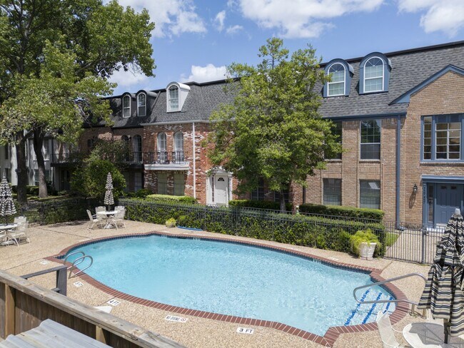 Building Photo - 429 N Post Oak Ln