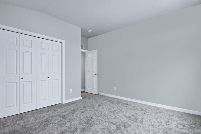 Building Photo - 297 N Madrone Ave