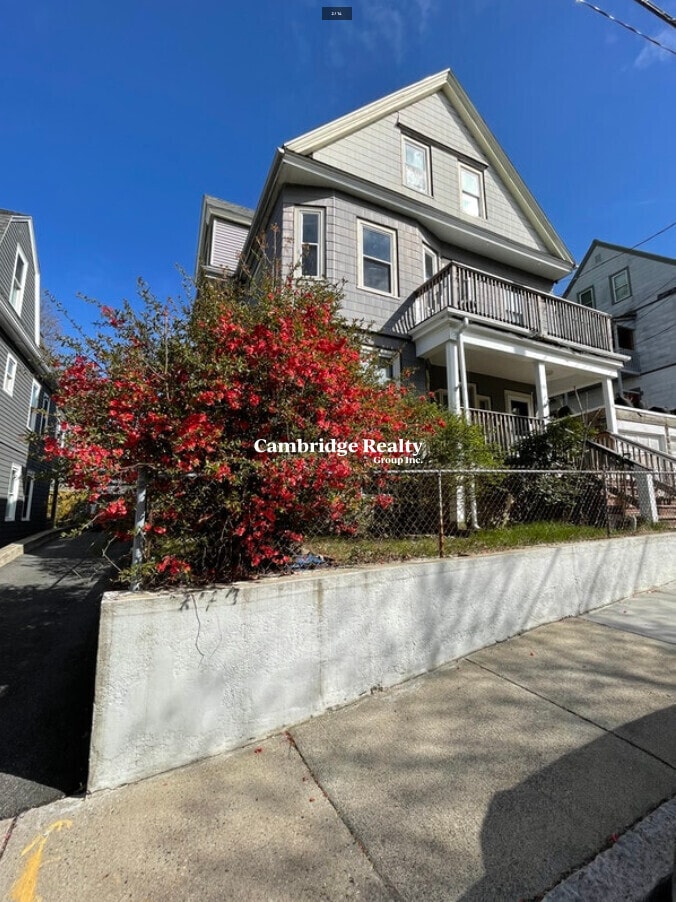 Building Photo - 14 Dow St