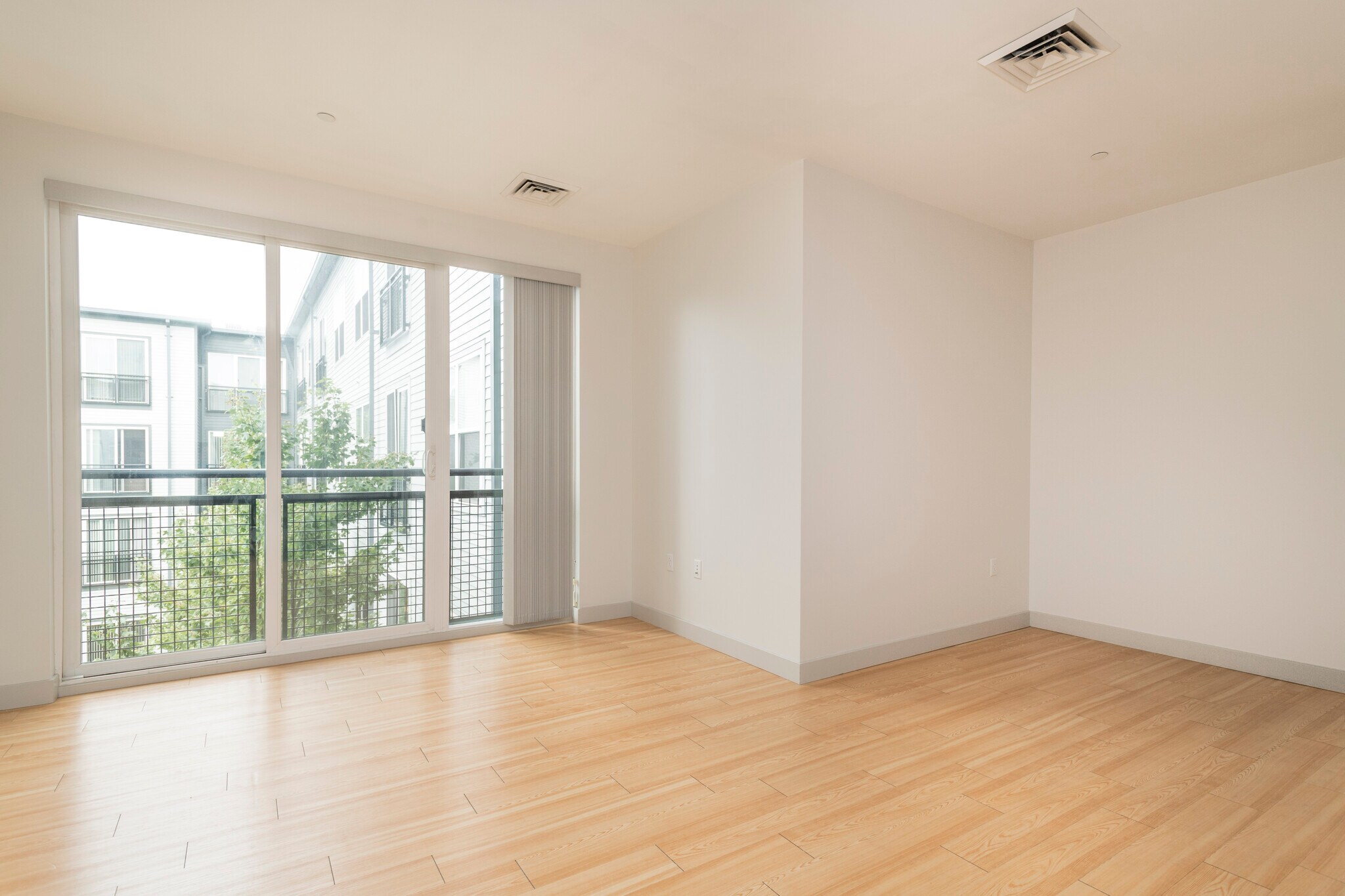 Building Photo - 320 D St