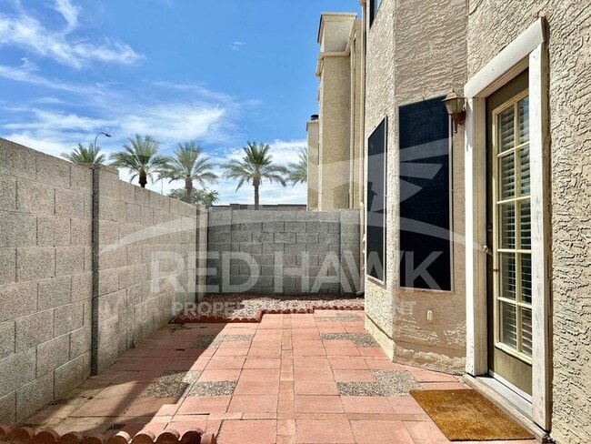 Building Photo - 820 W University Dr