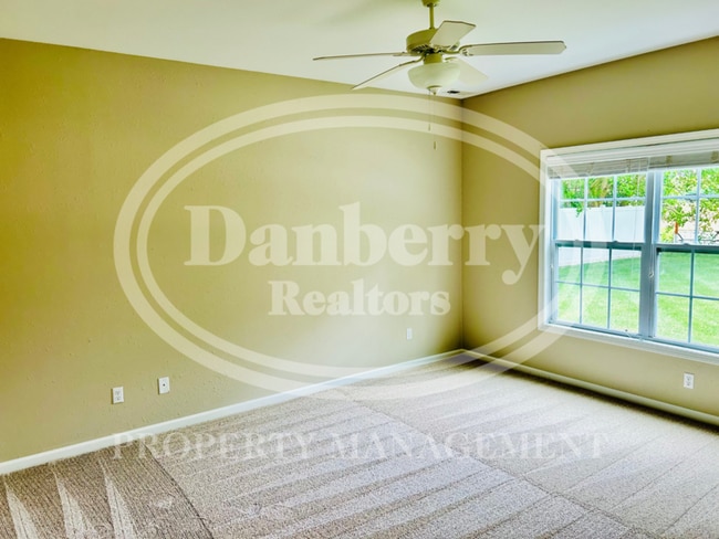 Building Photo - 1429 River Park Ln