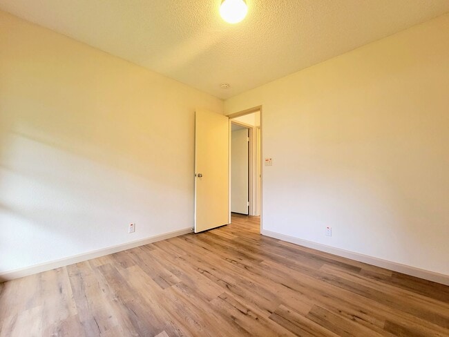 Building Photo - Avaliable now : A 2 Bedroom, 1 bathroom with 2 assigned parking stalls at Royal Palm in Waipio
