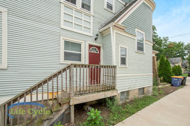 Building Photo - 250 Henry Ave SE