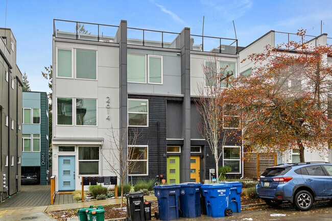 Building Photo - 2614 SW Nevada St