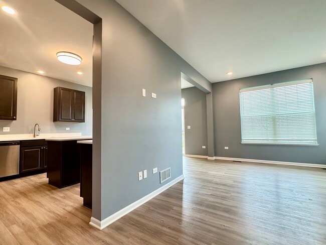 Building Photo - 15030 W Cyrus Dr