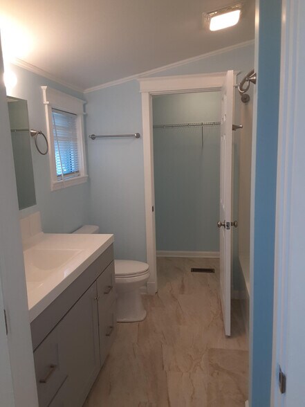 Building Photo - 435 N Cypress St