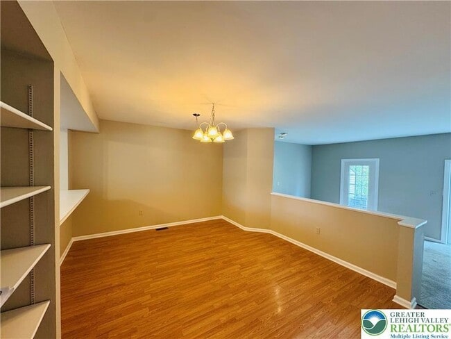 Building Photo - 102 Quaker Dr