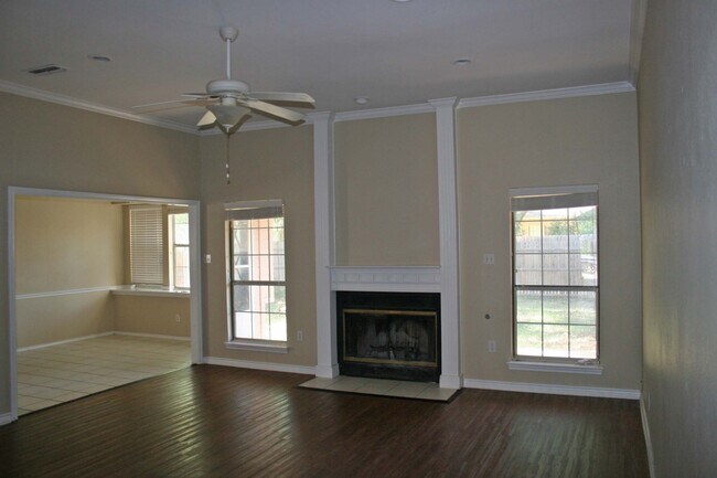 Building Photo - Nice 3 Bdrm 2 Bath Home in Denton Tx