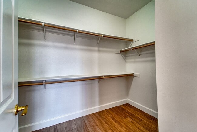 Building Photo - Stunning 4-Bedroom Home with Spacious Yard