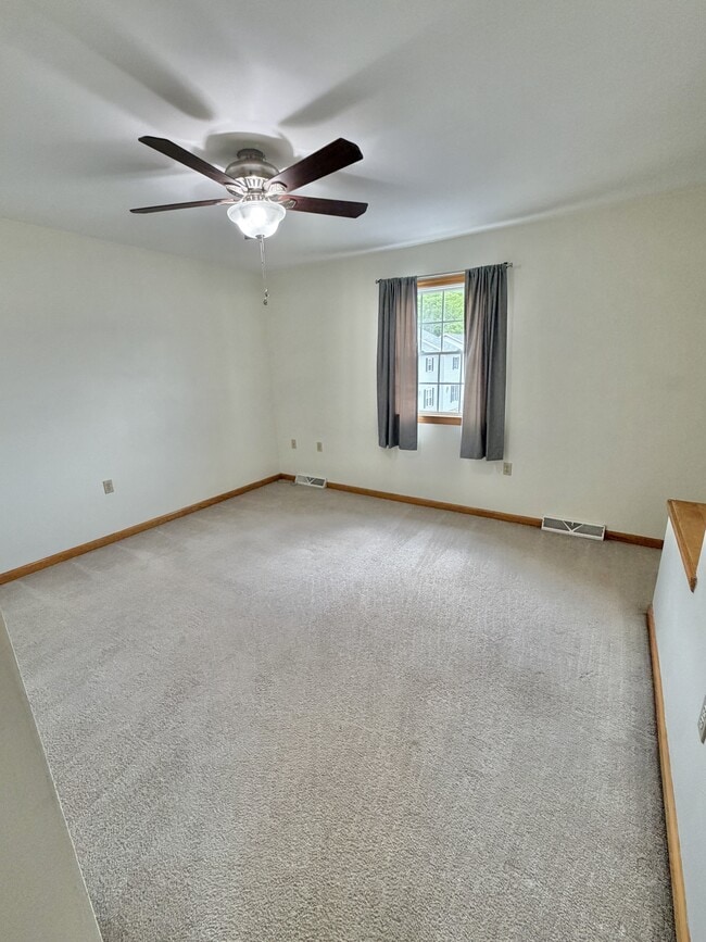 Building Photo - 1601 Thistle Dr