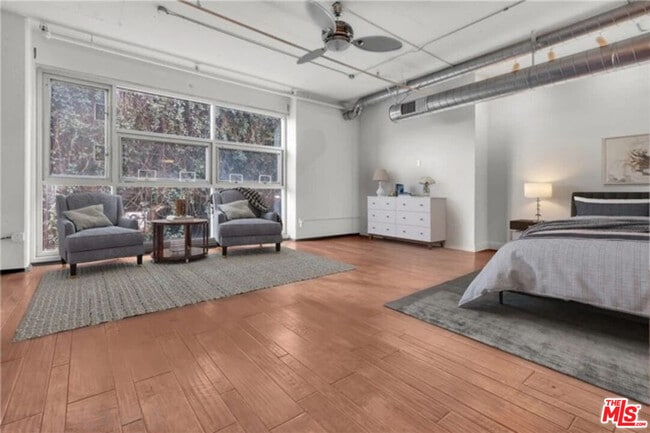 Building Photo - 510 S Hewitt St