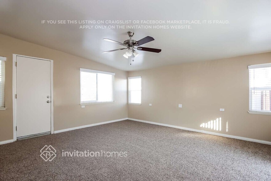 Building Photo - 547 S Yorba St