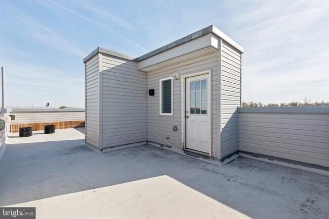 Building Photo - 2820 Livingston St