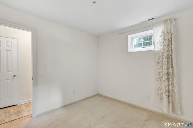 Building Photo - 570 Danbury Rd