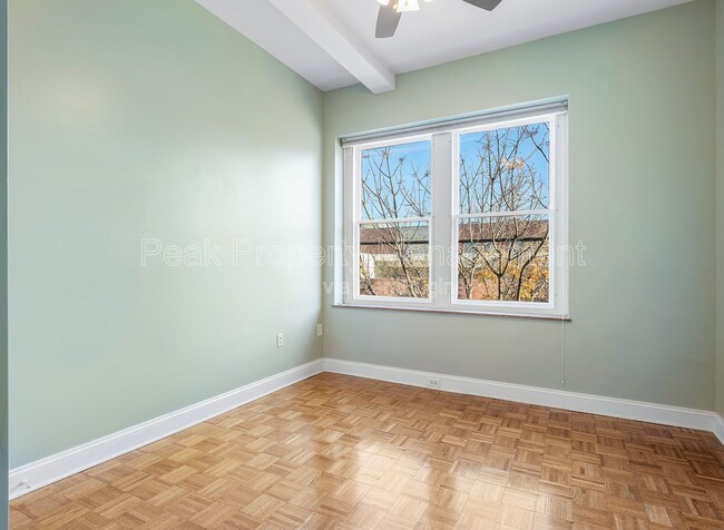 Building Photo - 212 E Clay St