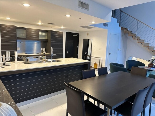 Building Photo - 200 S Biscayne Blvd