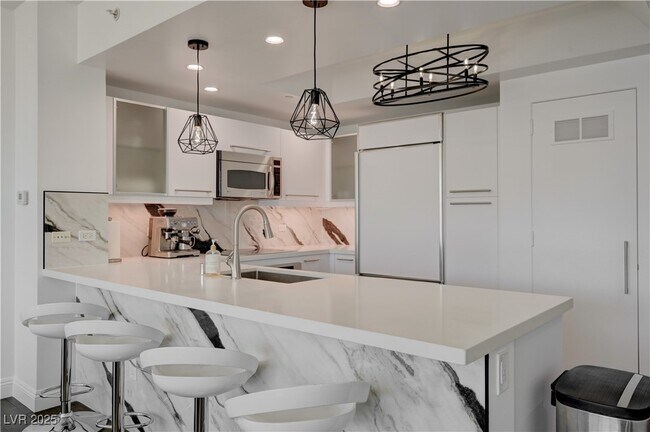 Building Photo - 222 Karen Ave