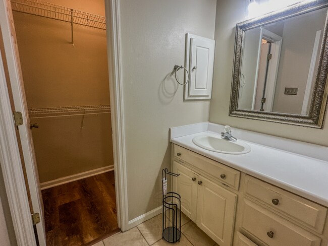 Building Photo - 3924 Heatherwoods Dr