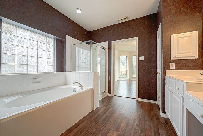 Building Photo - 2422 Leanett Way