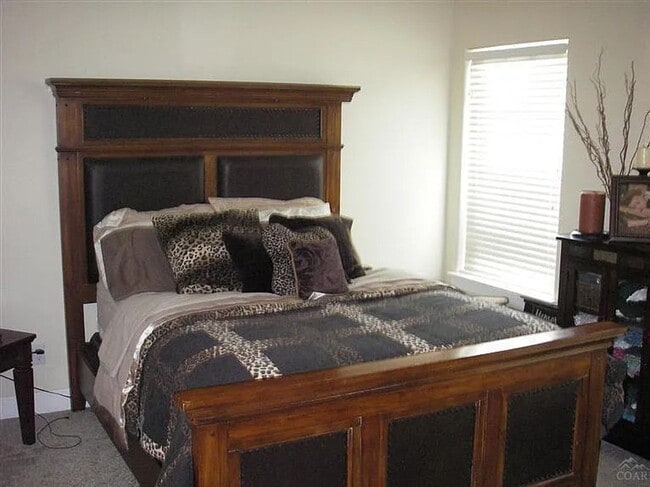 Building Photo - Adorable single-level 3x2 in desirable Fox...