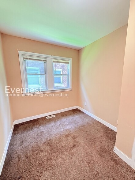 Building Photo - 2488 Woodmere St