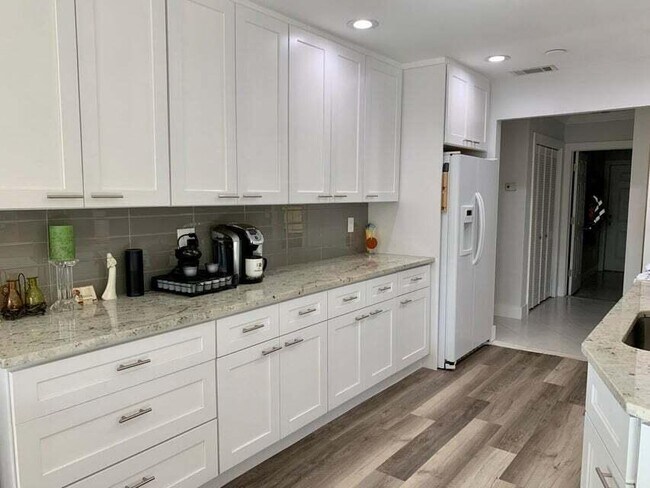 Building Photo - 3230 Aqua Vista Dr