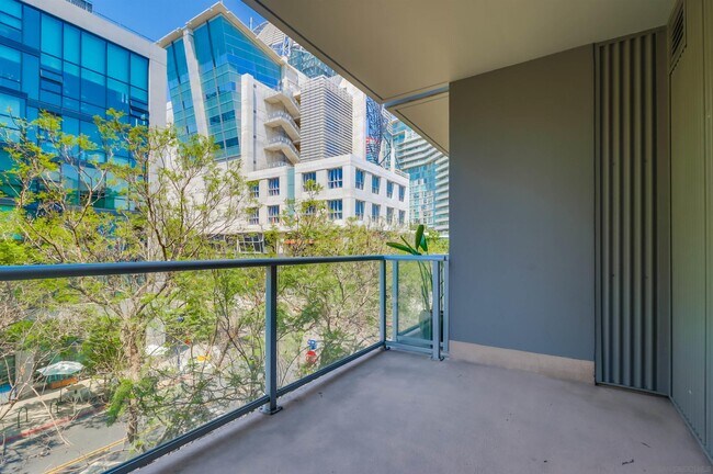 Building Photo - 253 Tenth Ave