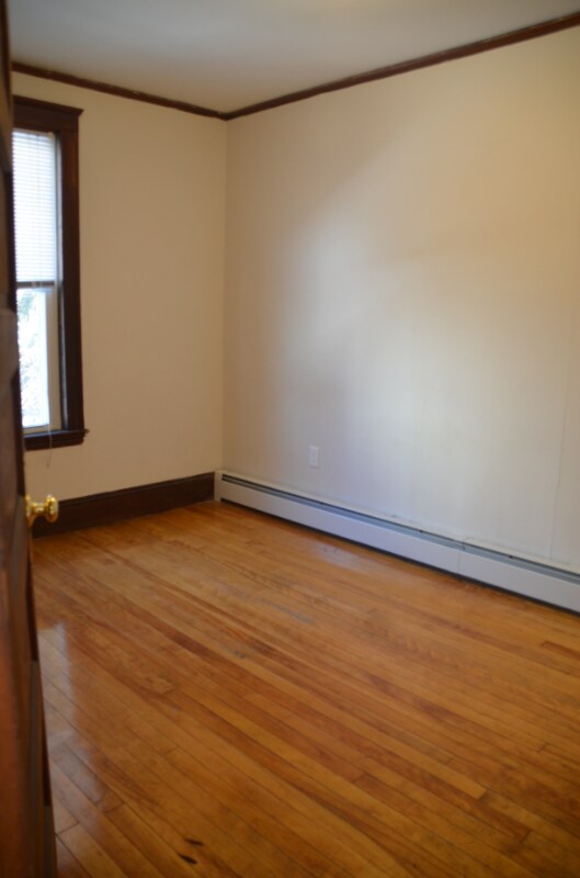 Building Photo - 10-10 Howard St