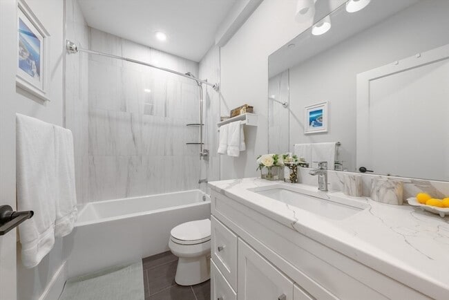 Building Photo - 315 College Farm Rd