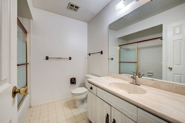 Building Photo - Live the Lake Lifestyle! 3-bedroom, 1.5-ba...