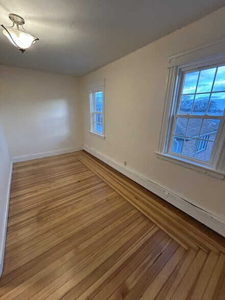 Building Photo - 335 Academy Ave