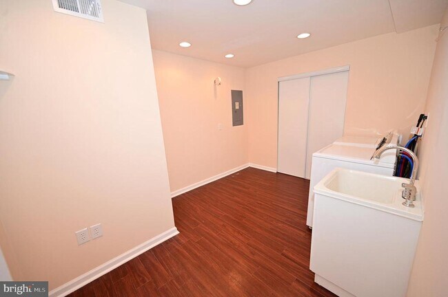 Building Photo - 9100 Goldfield Pl