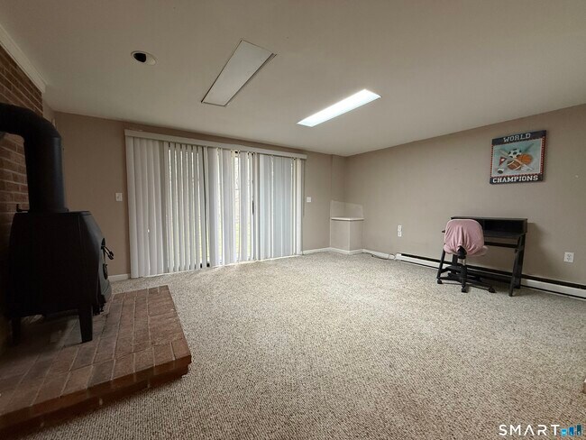 Building Photo - 32 Upper Pattagansett Rd