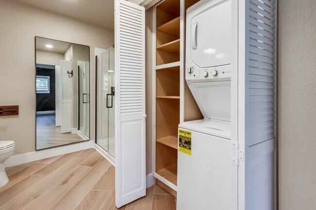 Building Photo - 1204 Palomar Pl
