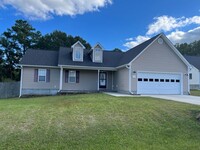 Building Photo - 3 Bedrooms and LARGE Backyard