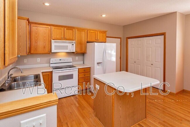 Building Photo - 7725 Wistful Vista Dr