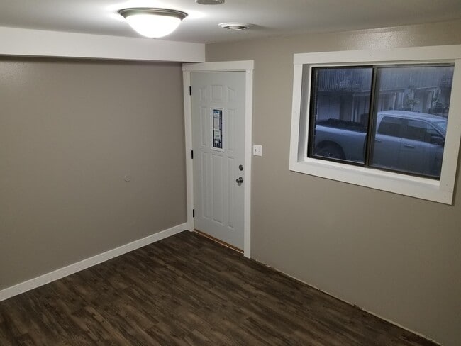 Building Photo - 1930 Des Moines St