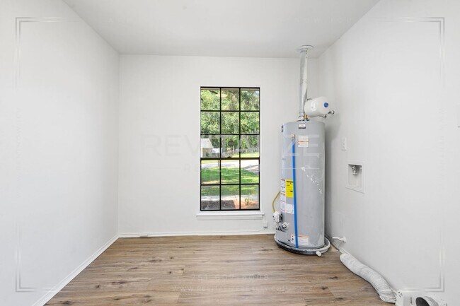 Building Photo - 5812 Hanging Moss Ct