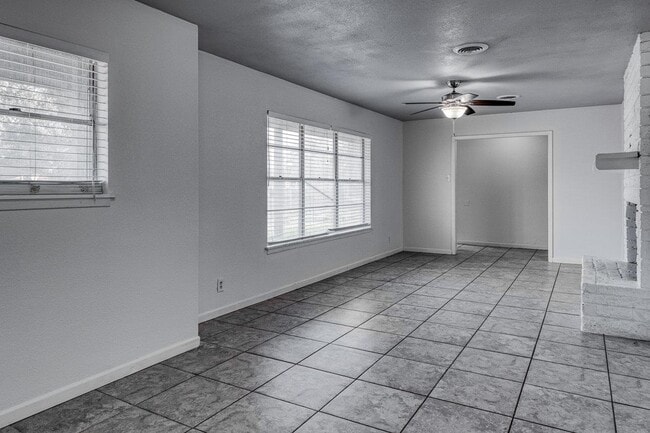 Building Photo - 243 Elizabeth Dr