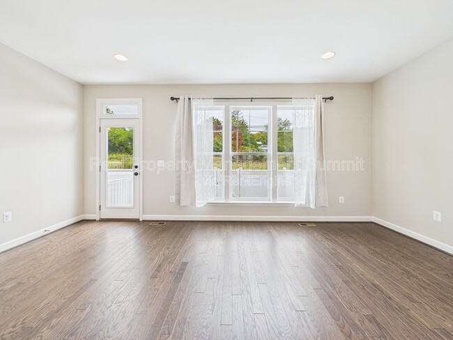 Building Photo - 3483 Monterey Dr